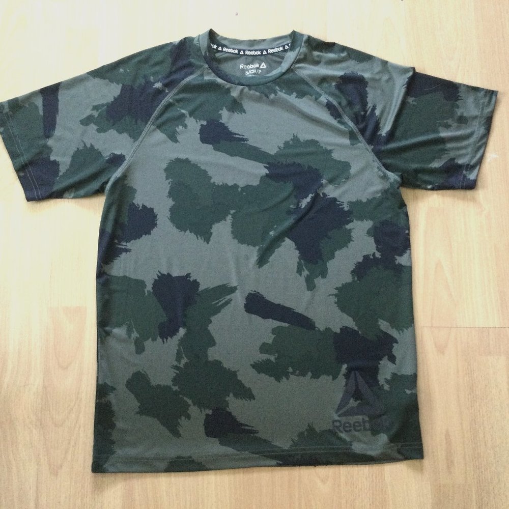 Reebok Workout Small Short Sleeve Shirt Camouflage MMA Stretch Green Athletic
